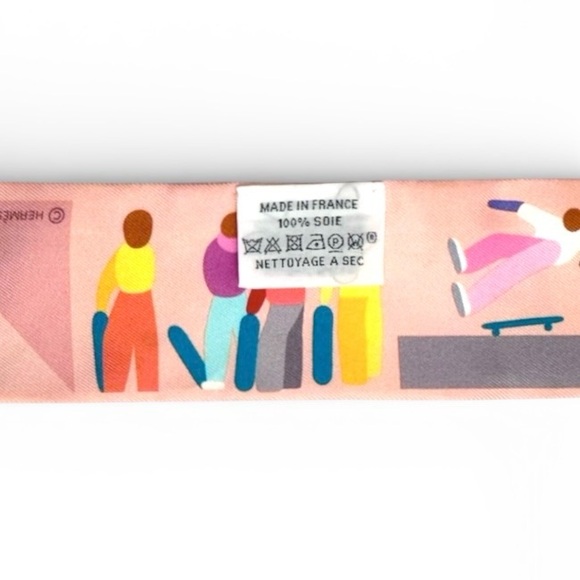 💕HERMES "Figures Libres" Twilly Silk Ribbon Scarf • Rose Poudre Bleu Multi FW25 - Picture 10 of 13